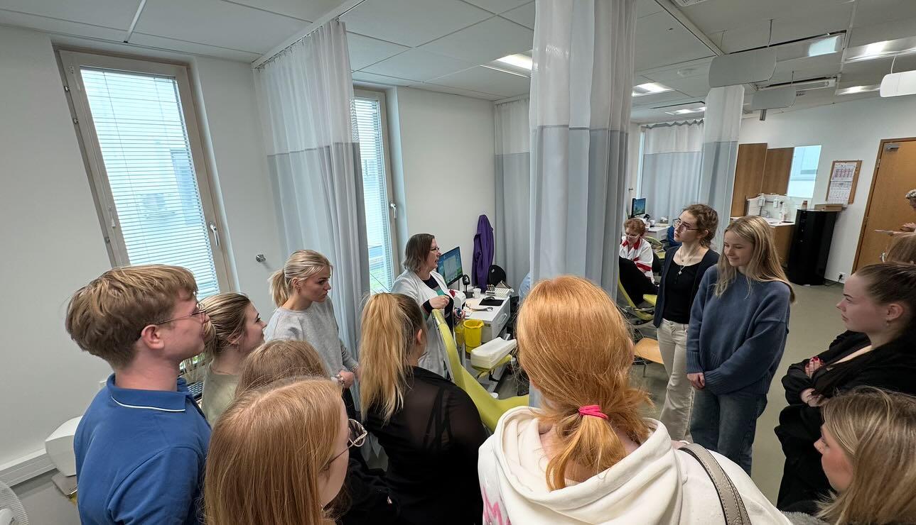 G2BK klass külastas Pärnu Haigla laboreid